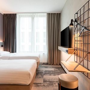 Moxy Twin Room